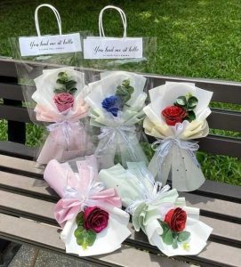 hoa sáp đơn màu vàng